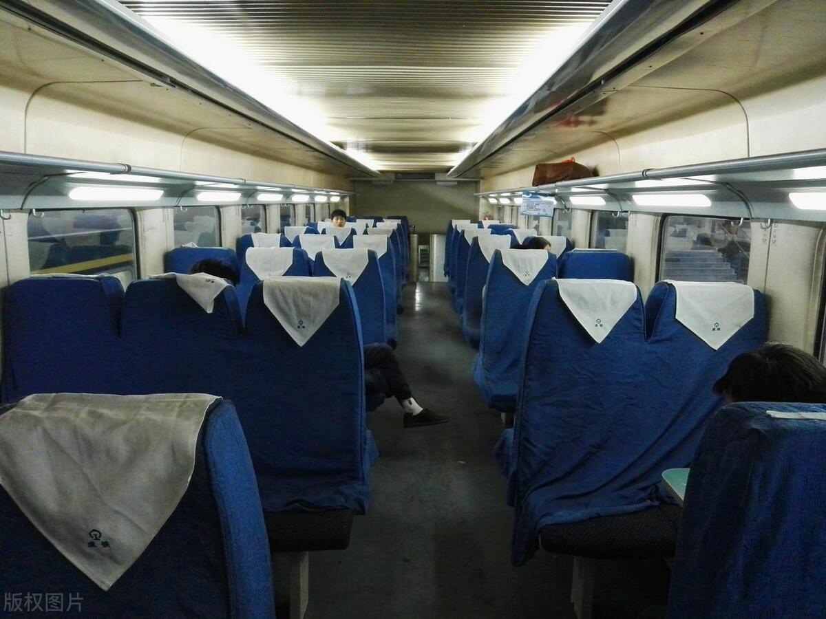 高铁售卖卫生巾现在怎么样了,高铁上是否能卖卫生巾引热议