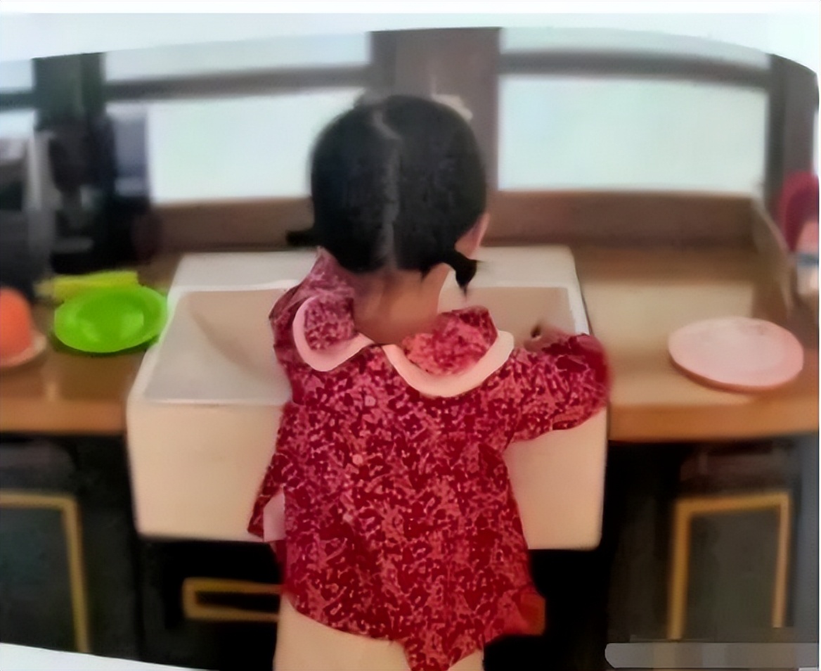 谢娜二胎后与张杰首次同框,谢娜跟张杰生二胎了吗