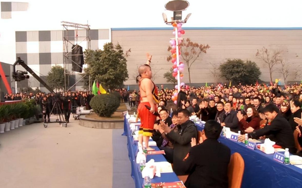 小布丁张荣和他的三个孩子的照片,小布丁张荣个人简介