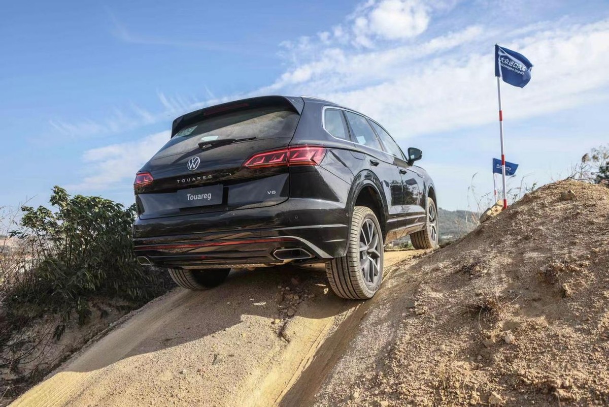 低调全面有内涵试驾进口大众途锐,试驾进口大众途锐suv四驱