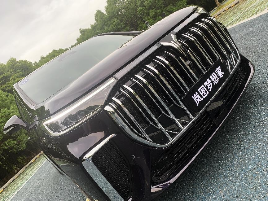 岚图梦想家和丰田埃尔法测试视频,东风岚图增程式suv试驾