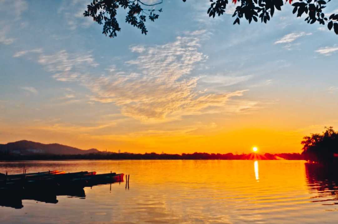 鐧稿嵂鏂版槬璇楄瘝,鐧稿嵂瀛ｆ槬