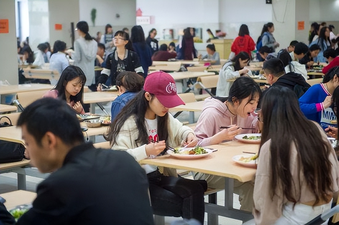学校食堂出现一些奇葩菜,大学食堂十大怪菜