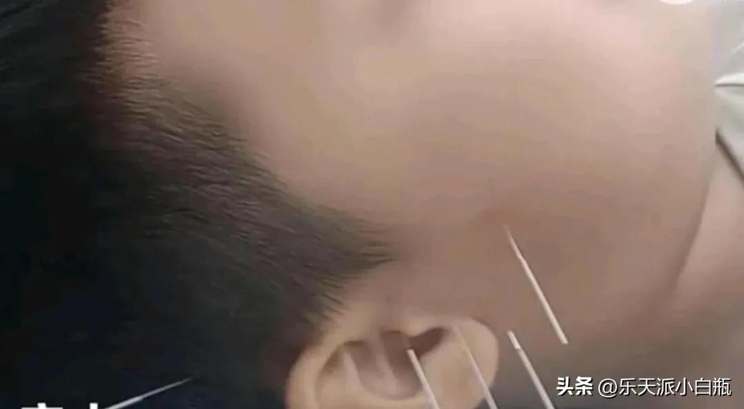 小男孩踢球撞到大妈被打后续,男童踢球碰到大妈被打