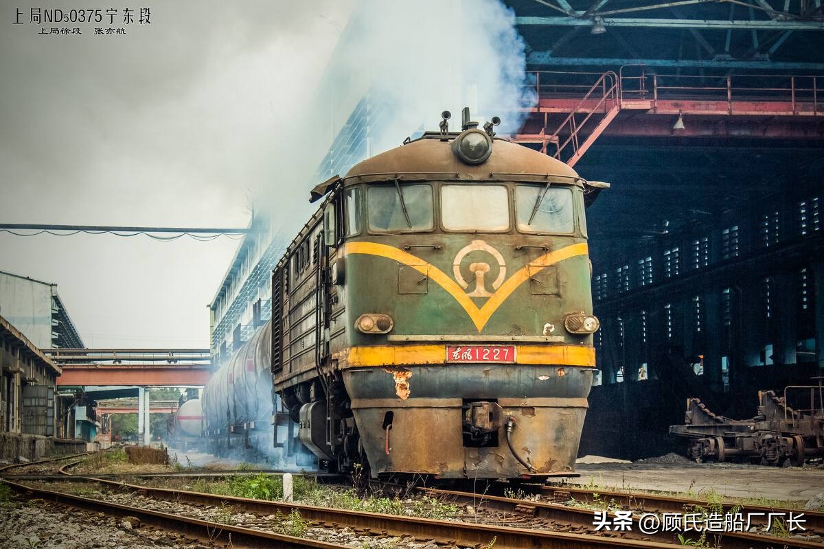 国产nd5型内燃机车,老美nd5内燃机车驾驶室