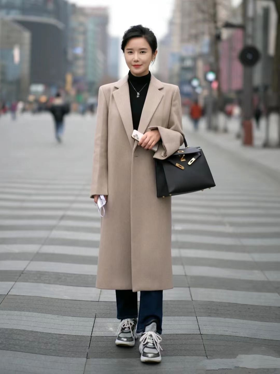 流行的运动鞋怎么搭配衣服,运动鞋秋季版怎么搭配衣服