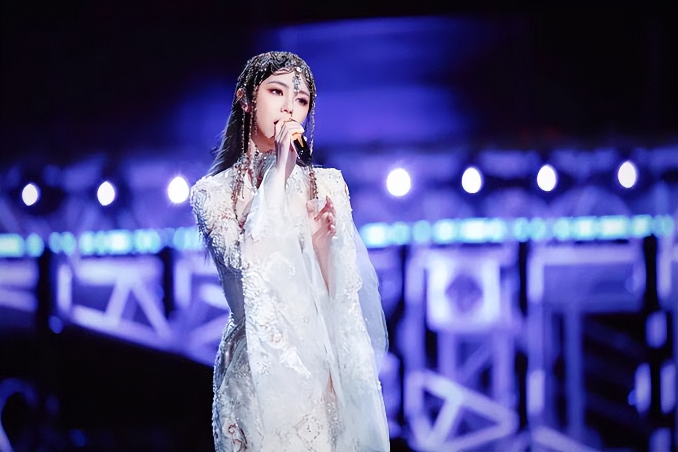 蝉联冠军!全开麦的江苏卫视2023跨年演唱会断层领跑、全维第一