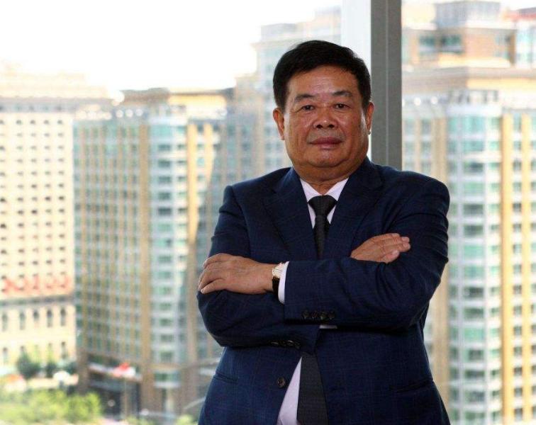 曹德旺与王健林演讲,王健林对曹德旺说给员工涨工资