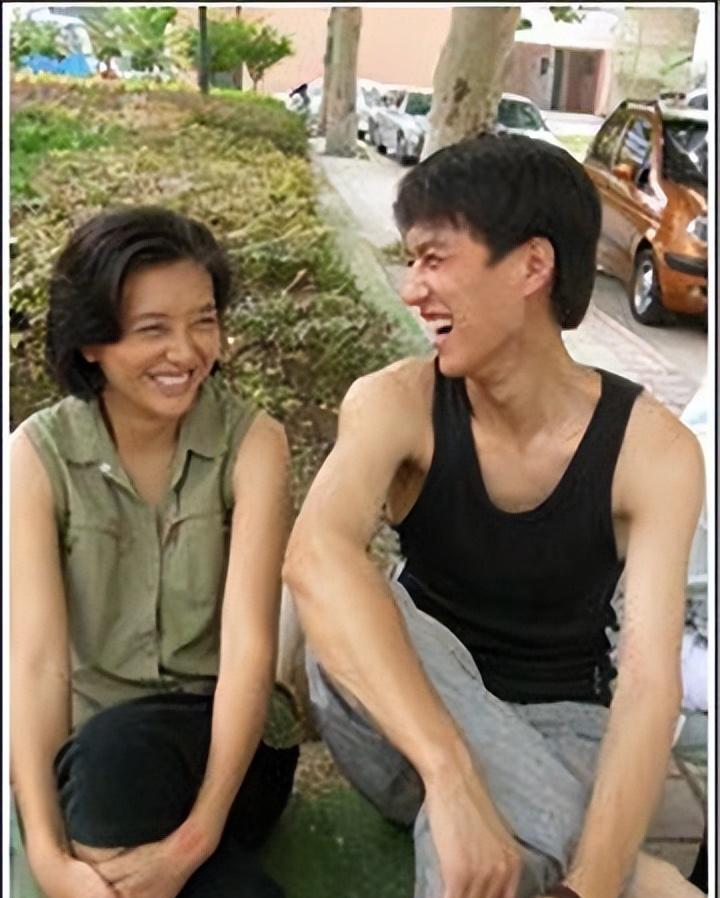 90后小伙遇到70后女子,90后小伙与80岁老人谈恋爱被抓