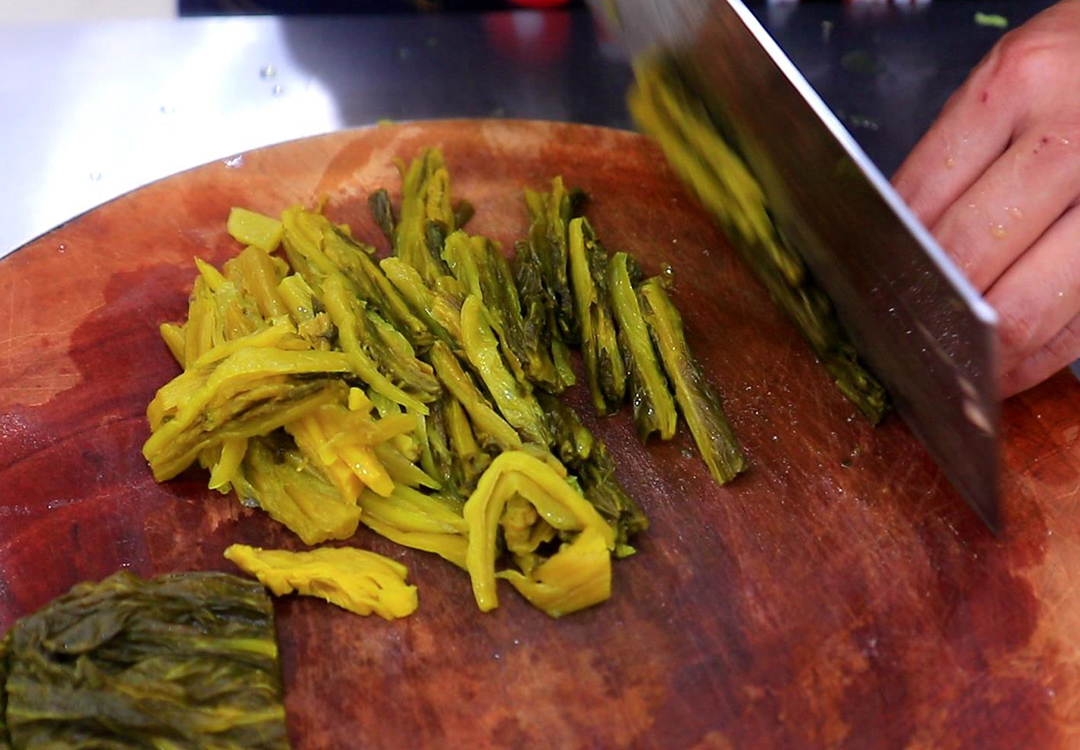 中老年人补钙吃这十种食物最有效,中老年人喝牛奶还是奶粉补钙好