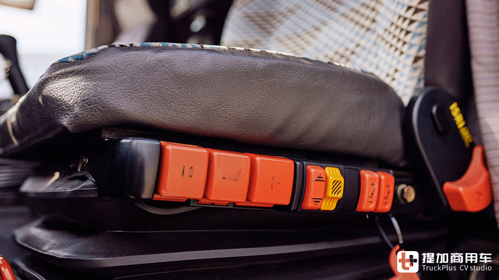 车龄32年性能如新，带你看德国卡车收藏家的爱车：奔驰MK1222S