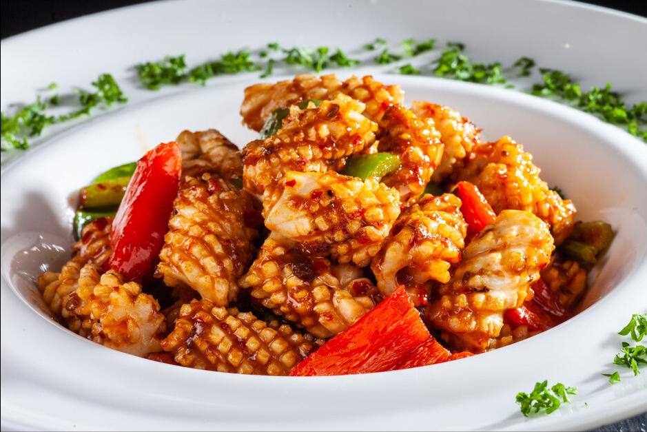 炒鱿鱼必须要焯水吗,炒鱿鱼家常做法需要焯水吗