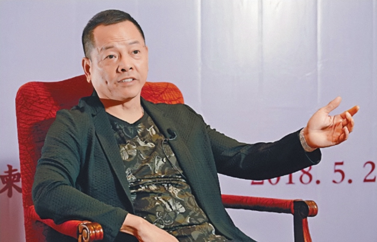 大天二萧景,大天二被扔下楼陈浩南替他报仇