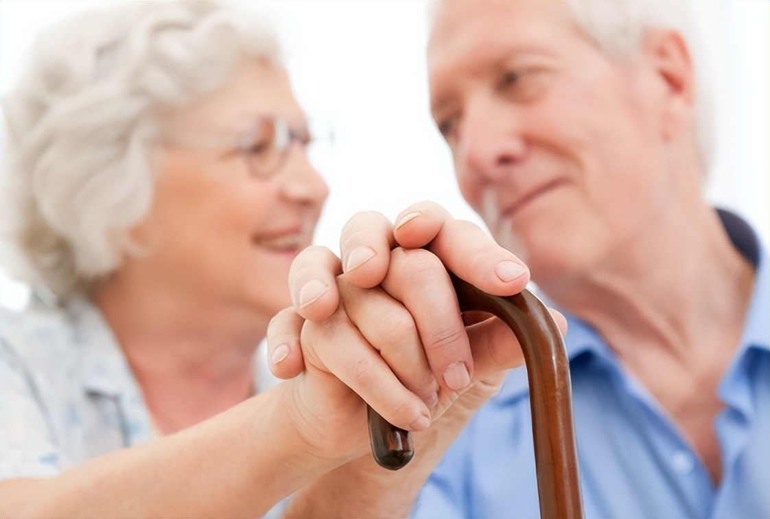 61岁老夫妻一周三次同房，干涩疼痛，用润滑液对身体有危害吗？