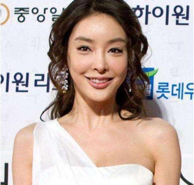 韩国财阀多可怕？娶三老婆、玩弄女星、操控总统，称没人敢审判他