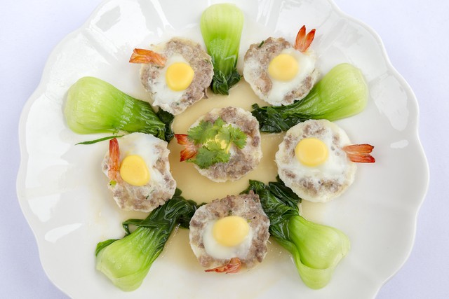 饭店有人抽烟怎么处理,有人在饭馆抽烟可以报警吗