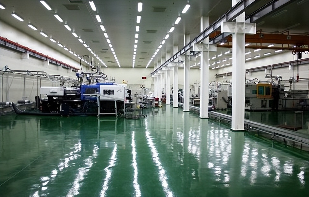 韩国面包厂女工卷入搅拌机惨死,公司给她葬礼送来两箱面包慰问?