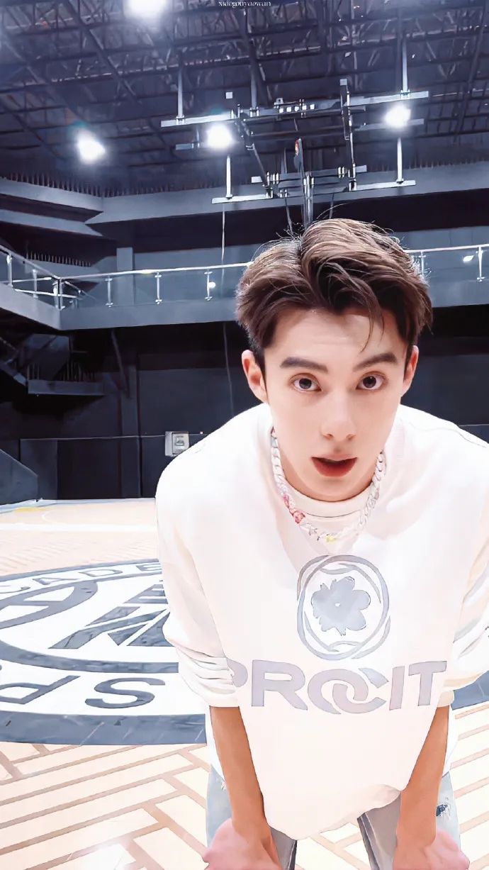 男士头发稀少适合剪什么发型,35到40岁的男士发型怎么剪