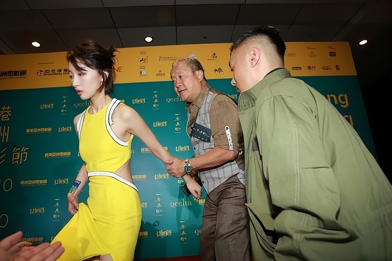 周冬雨退出演艺圈了吗,周冬雨当初没签约张艺谋吗