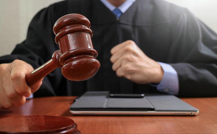 以“天价QQ号码被盗案”为例，分析司法上对通信自由罪的认定