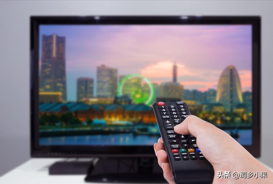 不缴费连新闻联播都没法看？电视厂商的贪婪，阻断了自己前行的路