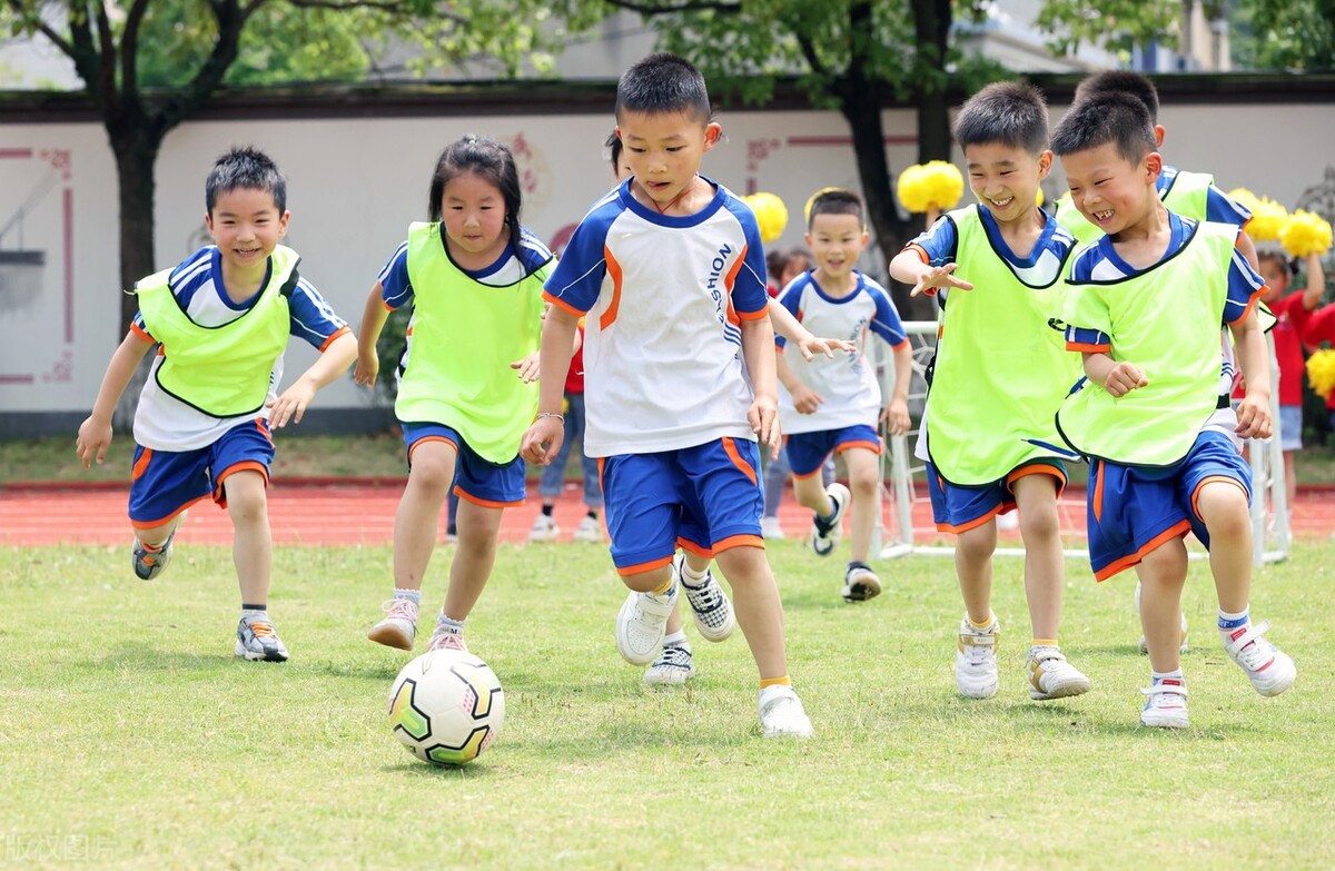 浙江长兴趣味足球喜迎六一,六一儿童节足球宝贝们
