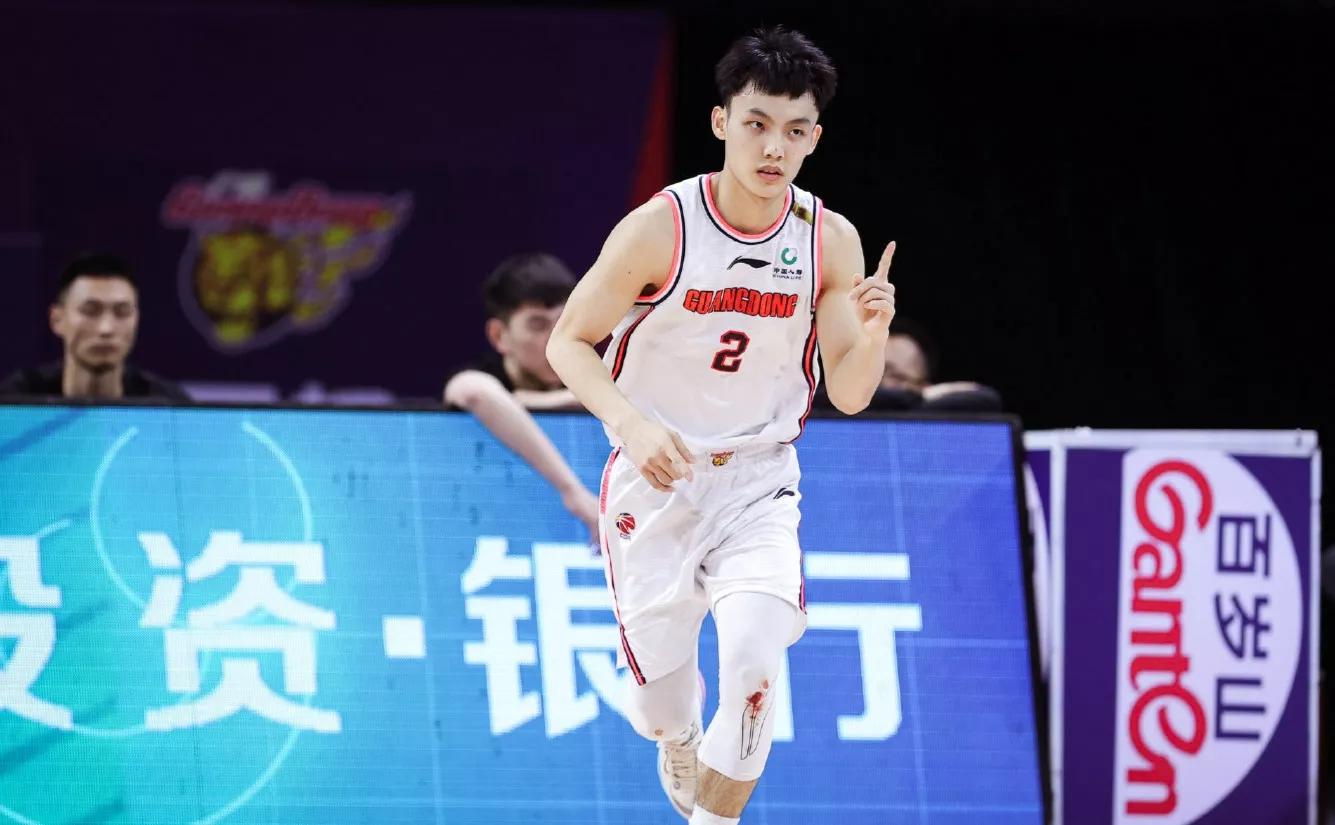 cba第一年祝铭震和张宁数据,cba比赛张宁vs郭艾伦