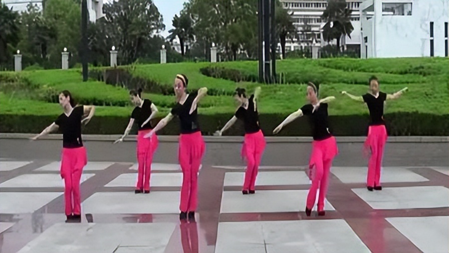 跳广场舞是怎么挣钱的,广场舞的领舞怎么赚钱的