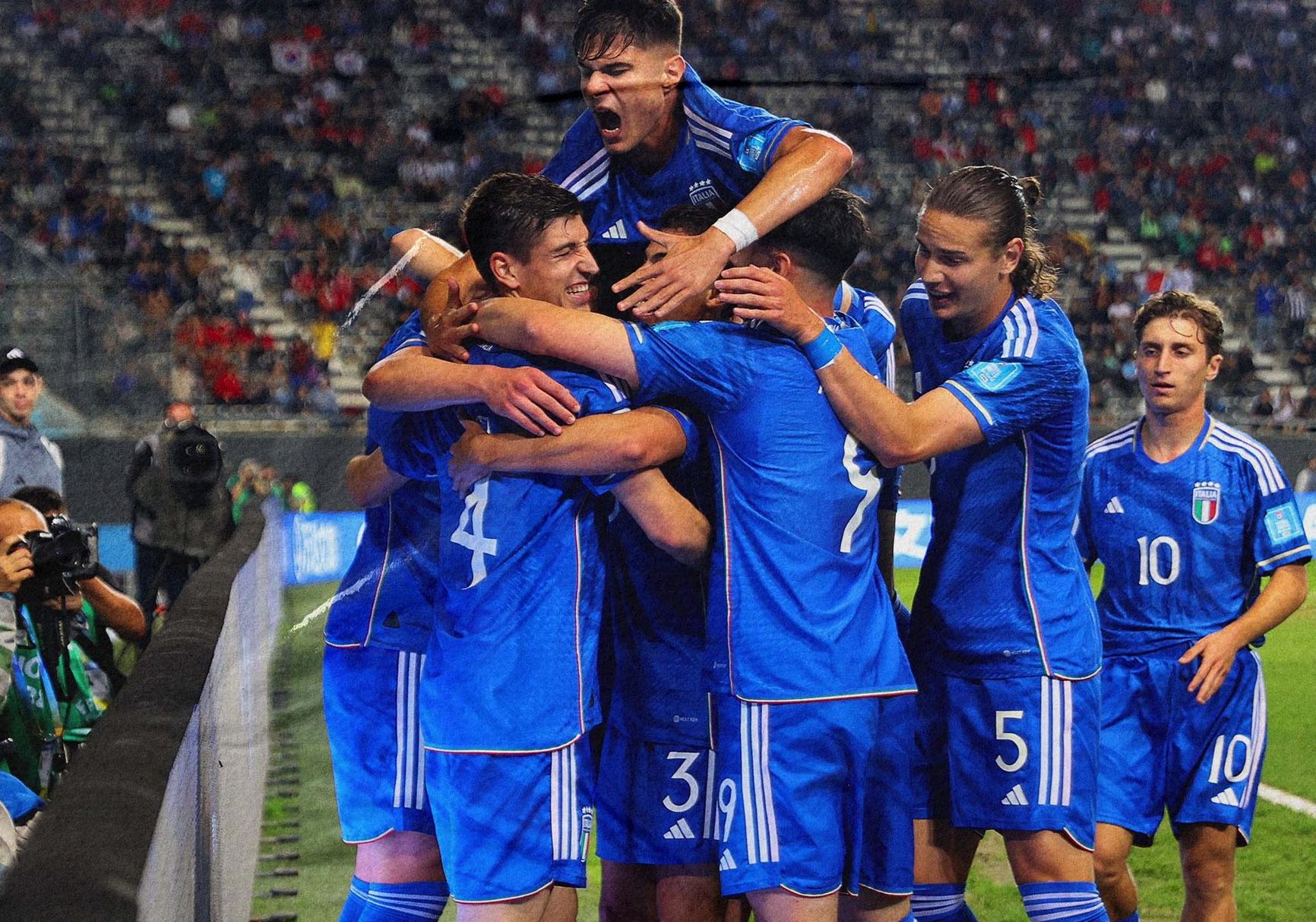 韩媒谈中国男足不敌韩国,韩国对意大利的足球比赛