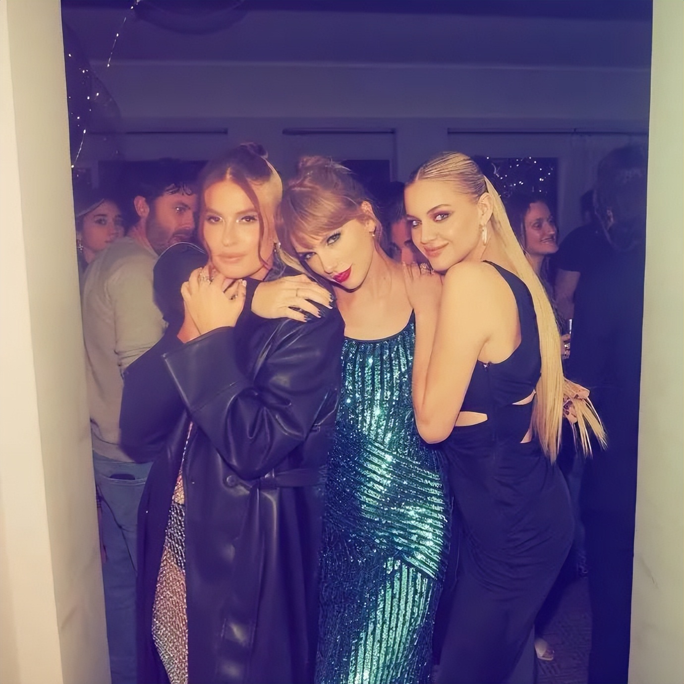 她半裸，姬情，写歌怼前任