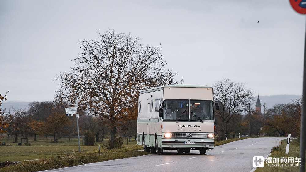 大巴变身移动办公室，德国IT男改装的赛特拉S 410 ESK巴士真惊艳