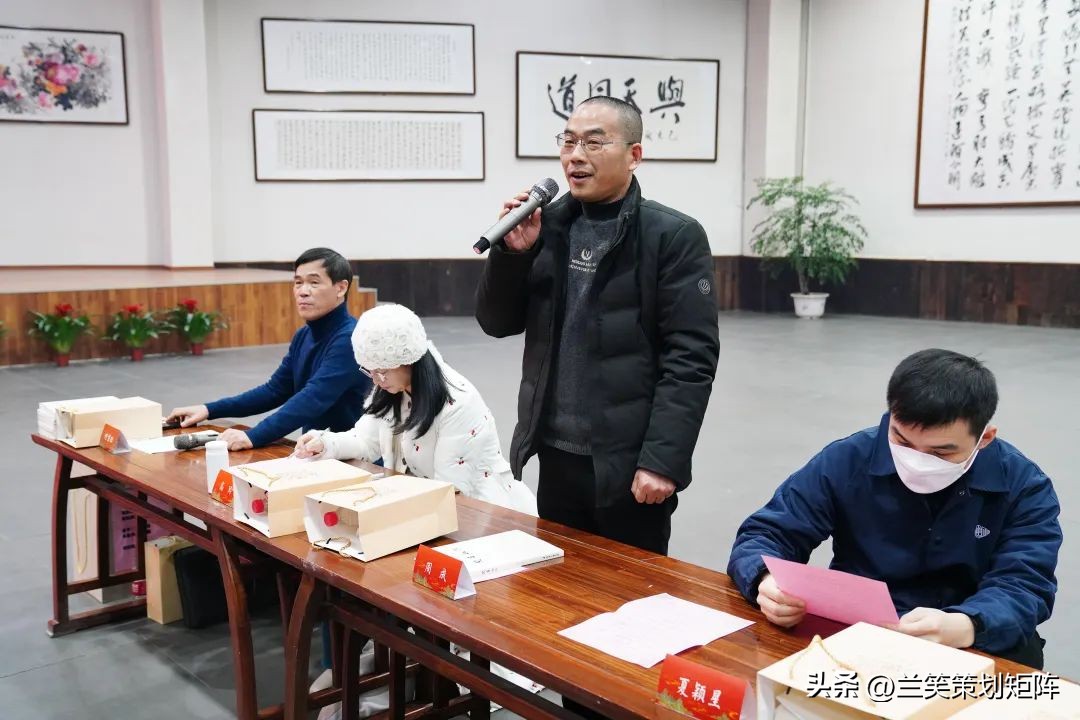 翰墨飘香：何首旺先生和沅郡学校的书画情缘