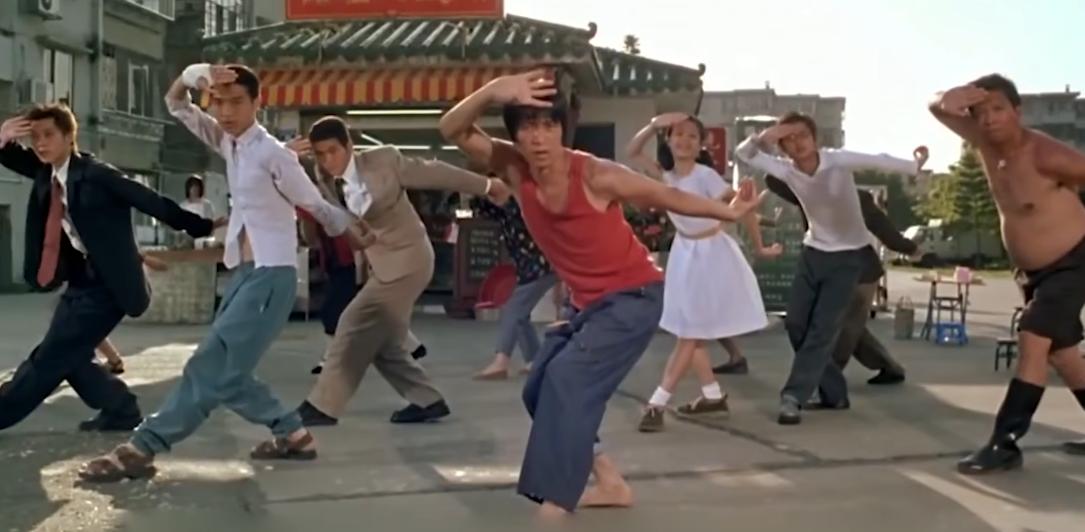 陈国坤：被周星驰雪藏，8年仅拍2部戏，成名后跪在李小龙墓前痛哭