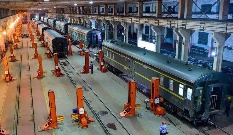 中国火车入境俄罗斯，为何必须更换车轮？不同国家铁轨有何不同？