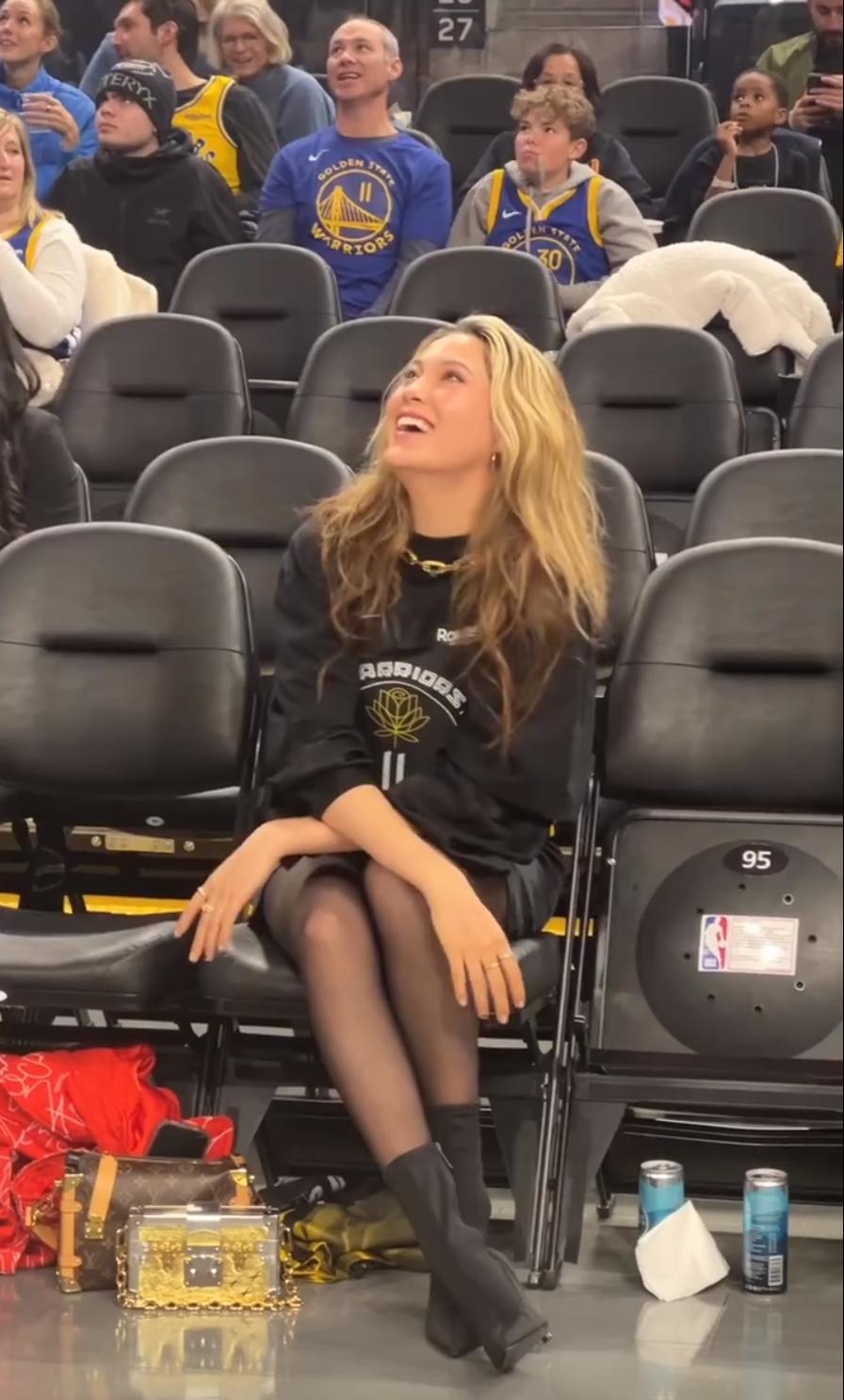 湖人胜勇士谷爱凌,谷爱凌勇士队11号球衣