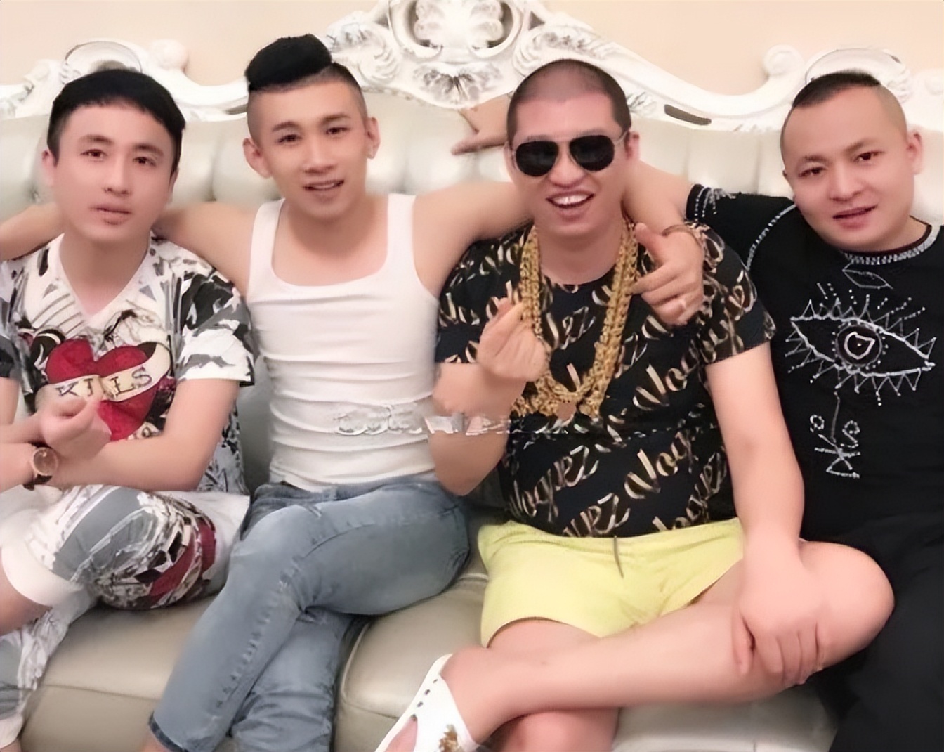 网红二驴一场直播能赚多少钱,二驴直播间被怼