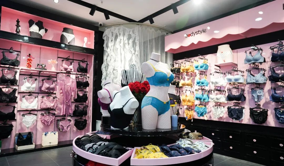 92年的他牵手新内衣品牌，打造“布”一样的性感