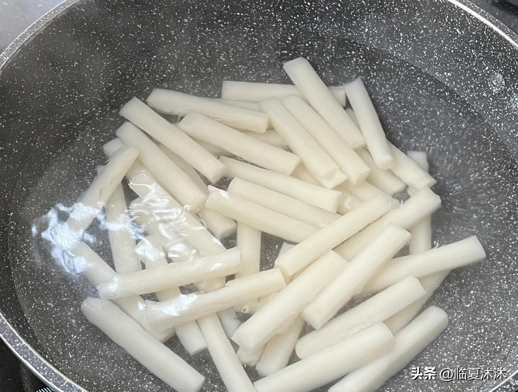 娃娃菜炒南瓜年糕,胡萝卜娃娃菜鸡蛋炒年糕
