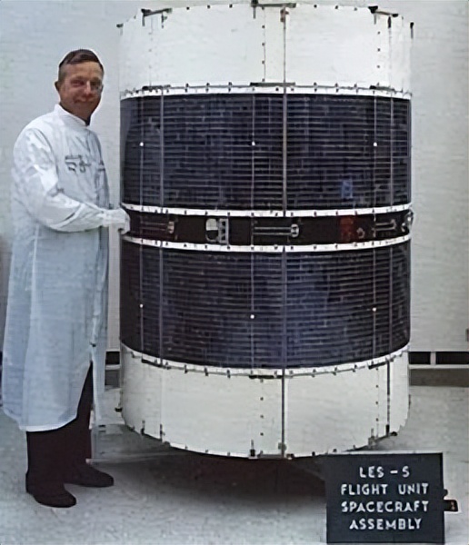 太空垃圾会自然消失吗,地球周围的太空垃圾会消失吗