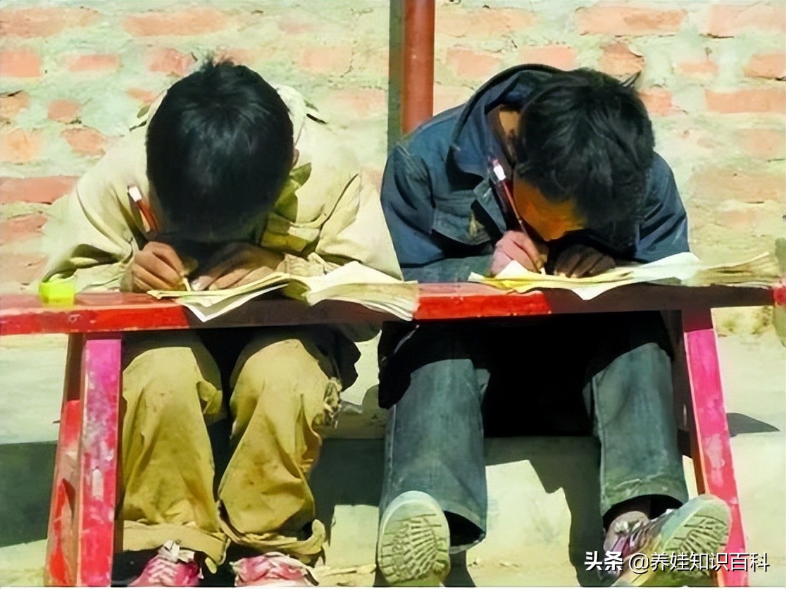 家里条件不好能读大学吗,考不上大学可以用钱进大学吗