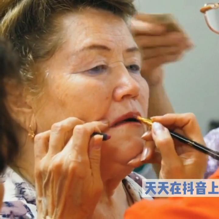 “妹妹跳得好，妹妹嗓子美”：抖音是否正在传递不正确的价值观？