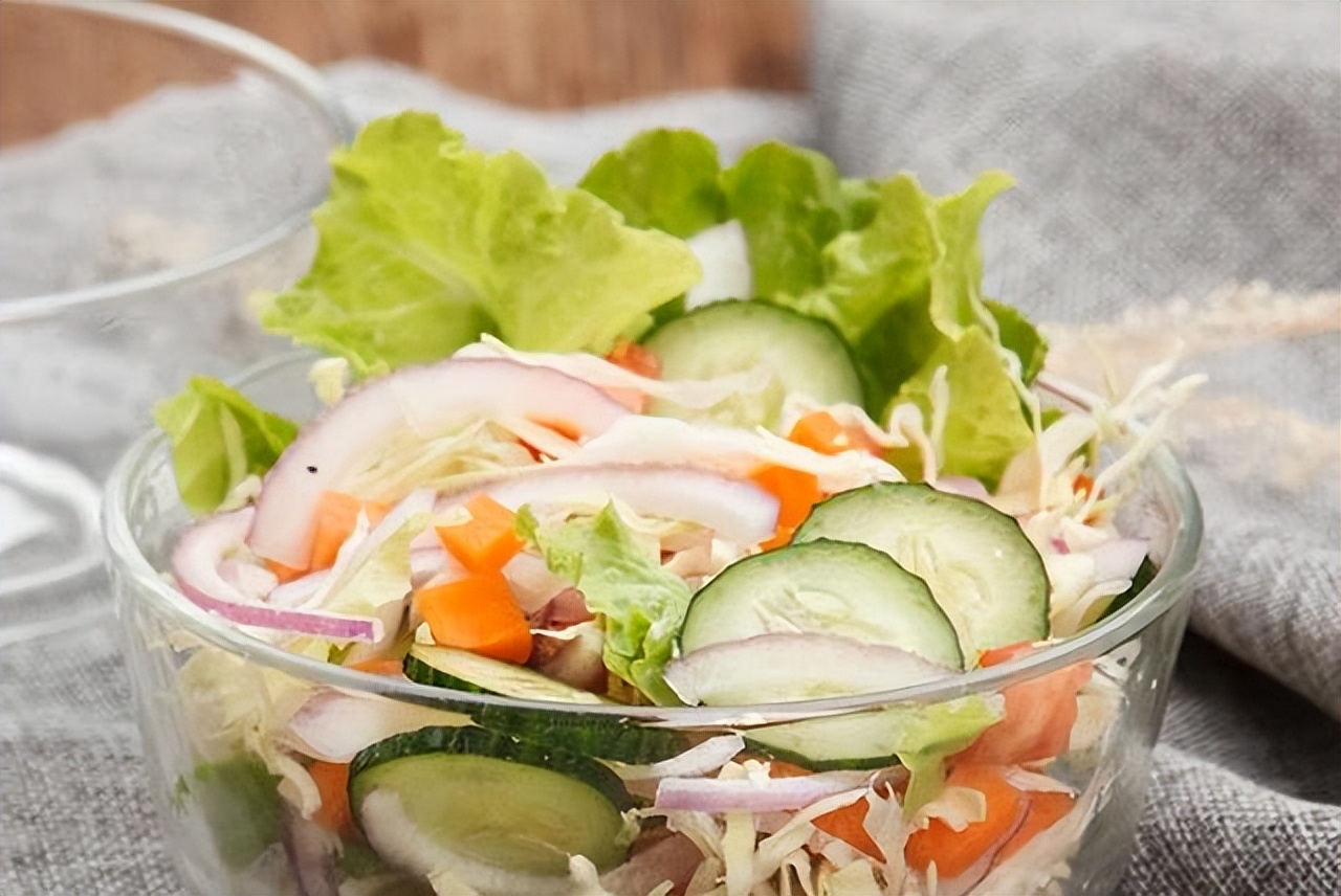 夏天有人一晒就黑,为什么有人一晒就黑有人越晒越白