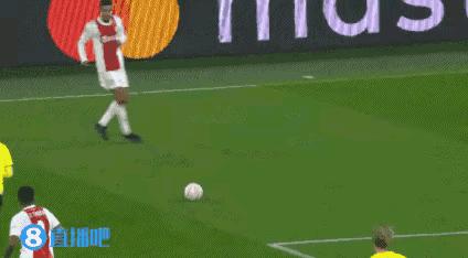 先碰到球铲倒算不算犯规,足球比赛鲁莽铲球