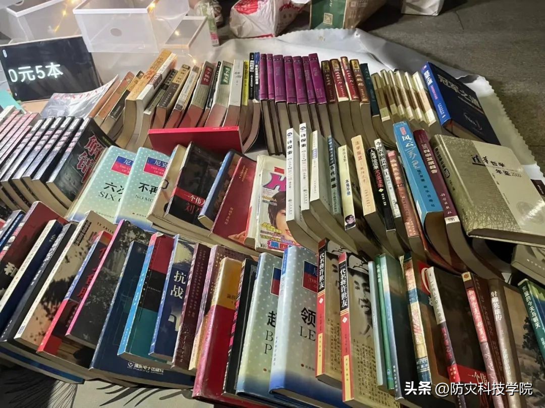 毕业季高校跳蚤市场火爆,大学毕业季活动跳蚤市场