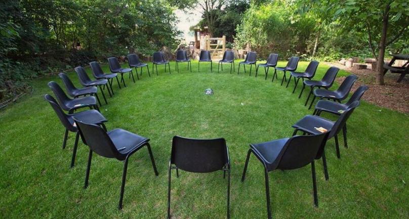 《经济学人》双语：英国私人心理健康治疗室的发展与问题？