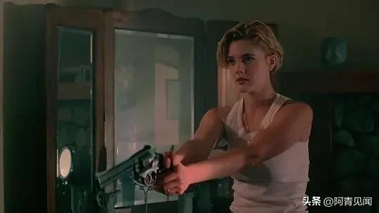 德鲁巴里摩尔自导自演的电影,德鲁·巴里摩尔早期电影