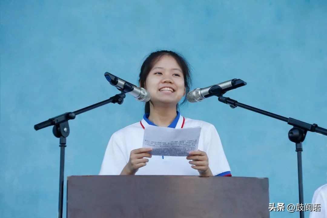 阆中中学举行2023年秋开学典礼暨学生表彰大会