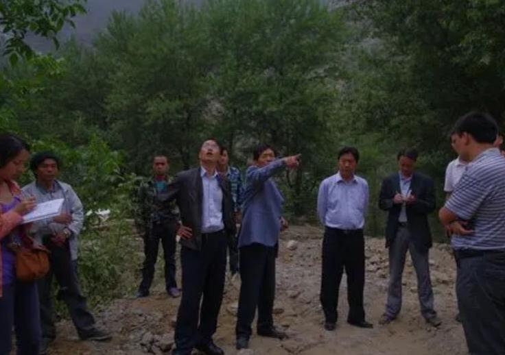 戏精贪官：为当清官让母亲去捡垃圾，还让下属假扮“黄羊”