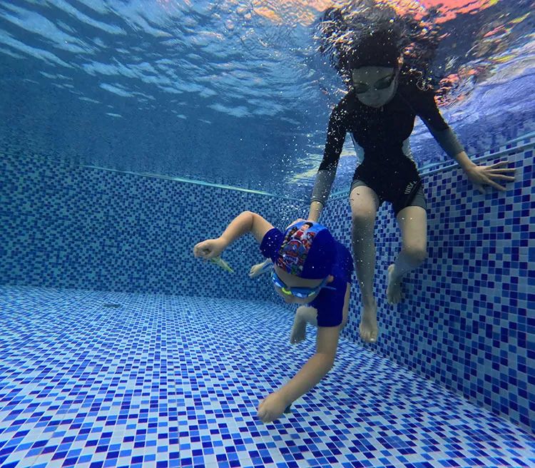 鲸贝亲子游泳,鲸贝贝亲子游泳俱乐部