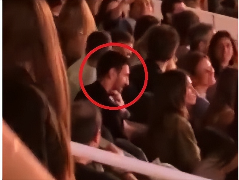 梅西在巴萨的诺坎普看台,梅西在诺坎普表演视频